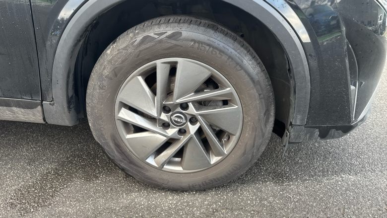 Nissan Qashqai 1.3 DiG-T MH Acenta Premium 5dr Petrol Hatchback